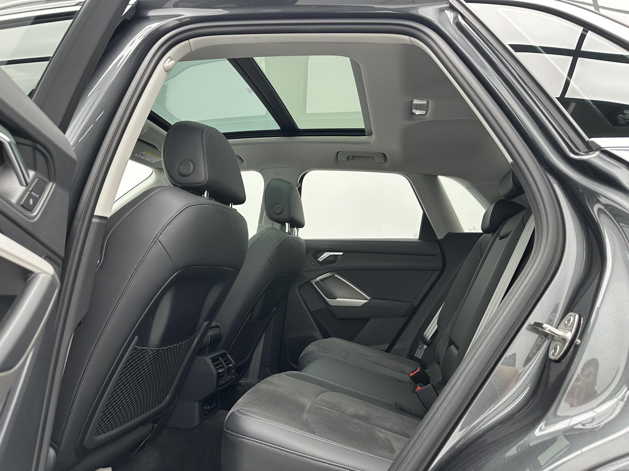 Audi Q3 2023, фото 6