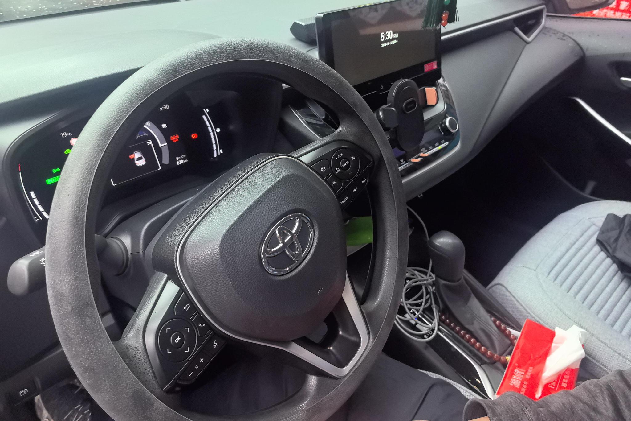 Toyota Corolla 2023, фото 15