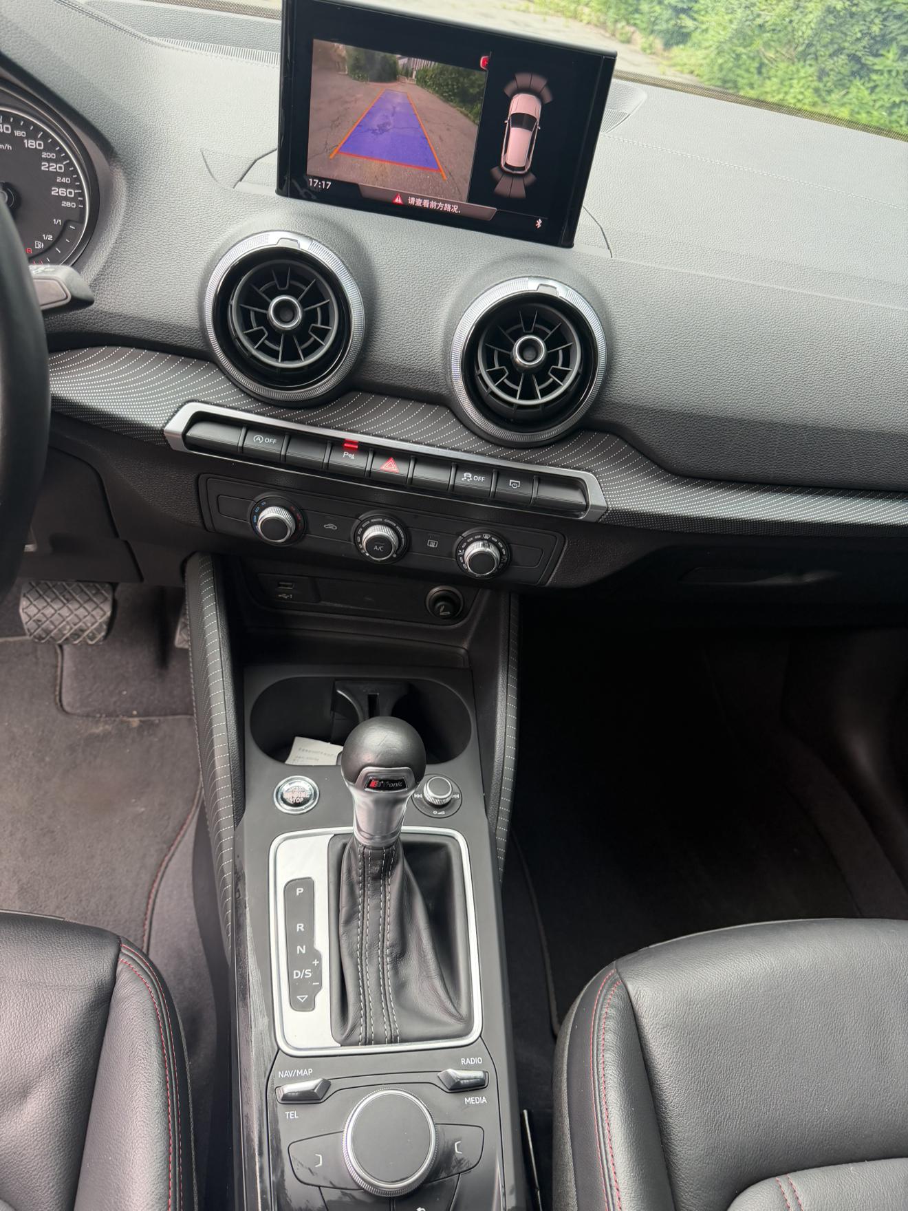 Audi Q2L 2022, фото 10