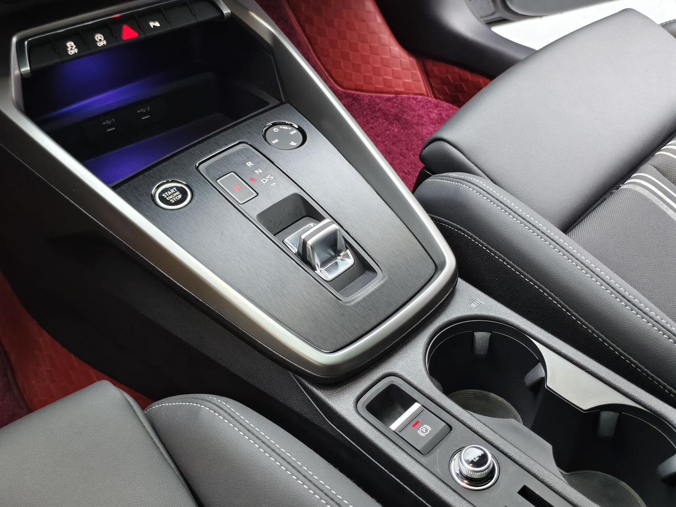 Audi A3 2024, фото 16