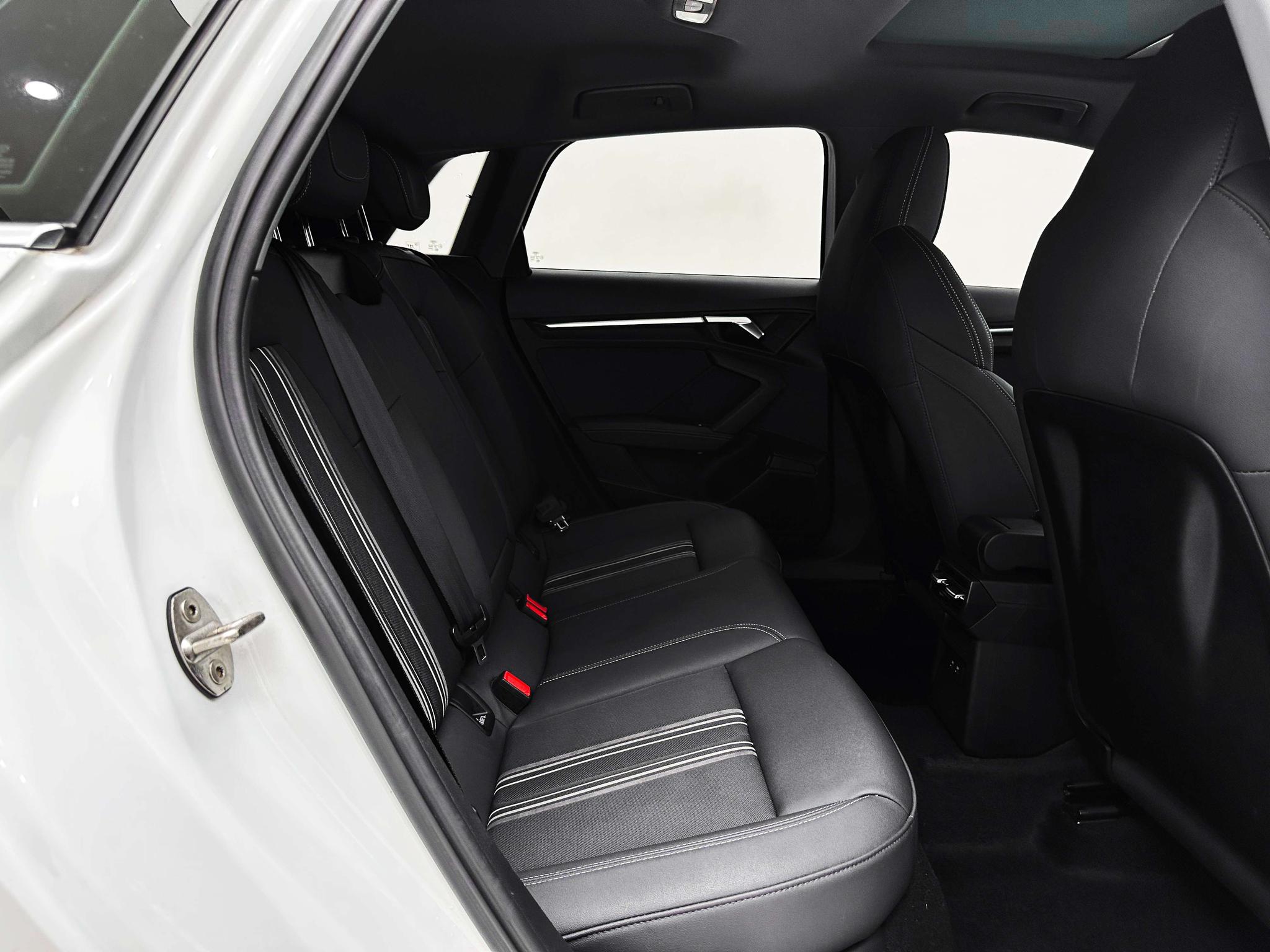 Audi A3 2022, фото 16
