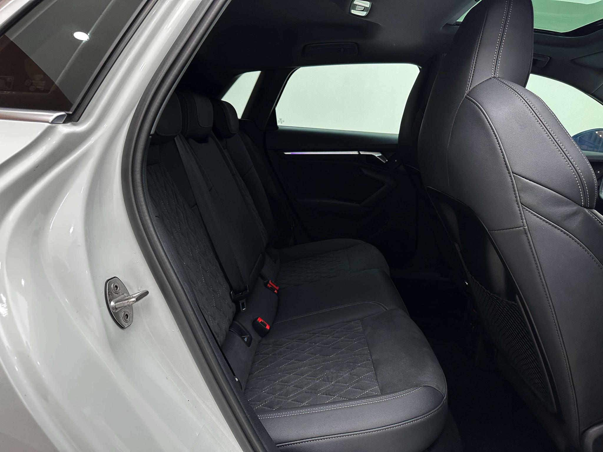 Audi A3 2023, фото 16