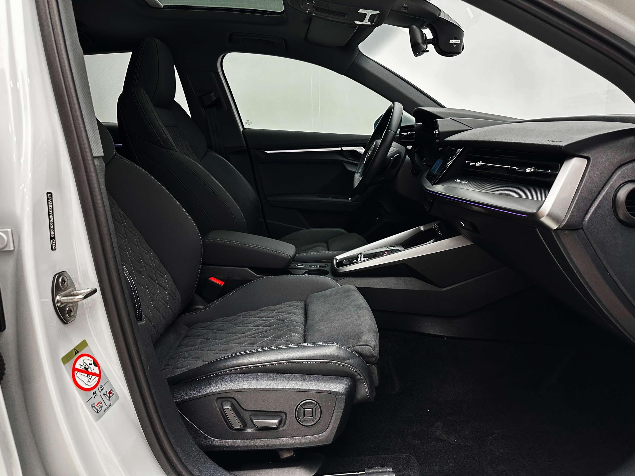 Audi A3 2023, фото 17