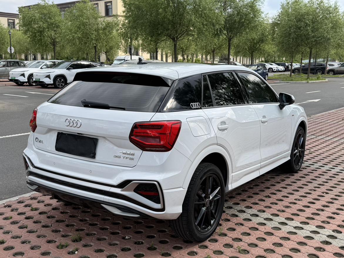 Audi Q2L 2022, фото 4