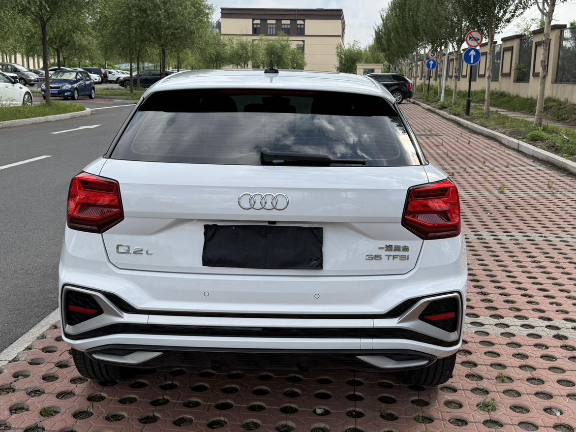 Audi Q2L 2022, фото 5