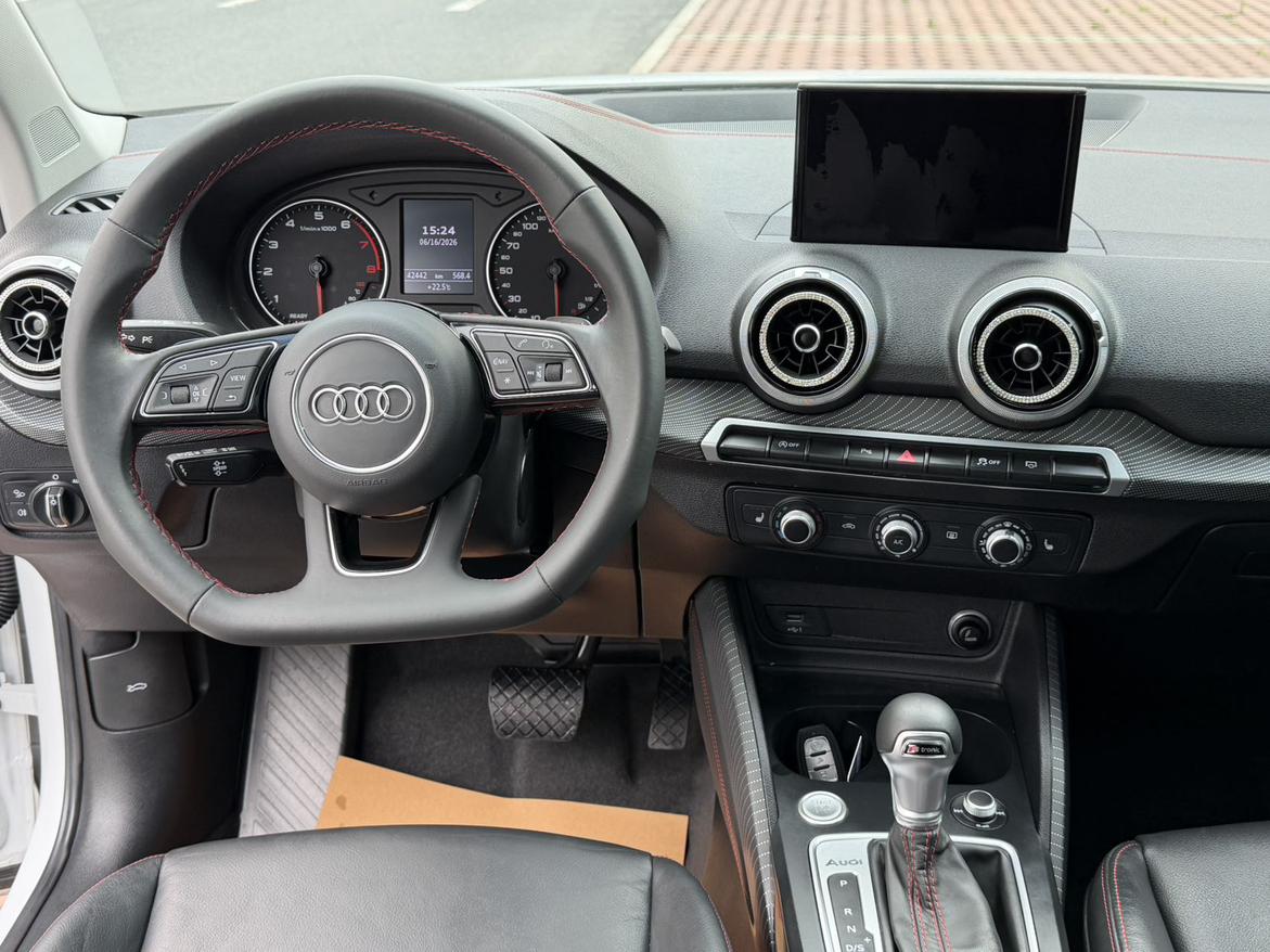 Audi Q2L 2022, фото 11