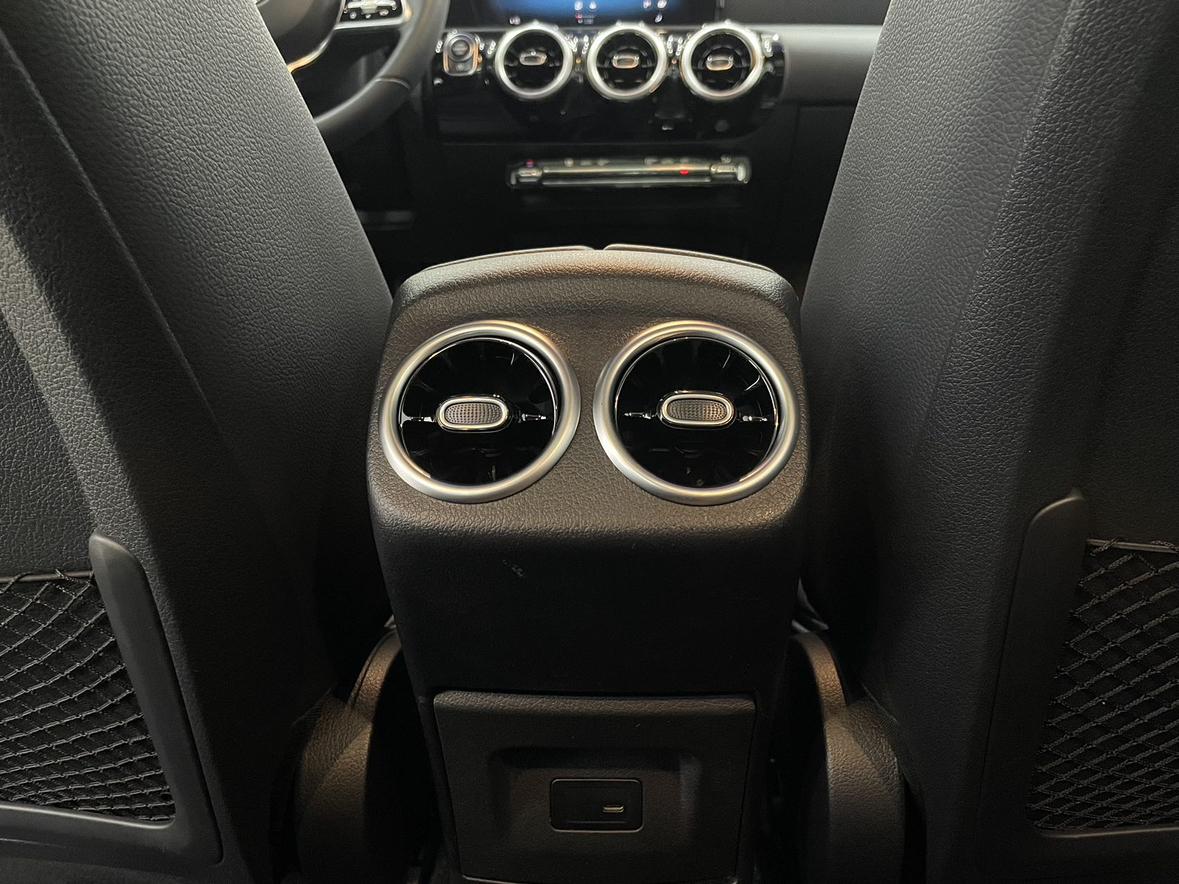 Mercedes-Benz A-Class 2022, фото 16