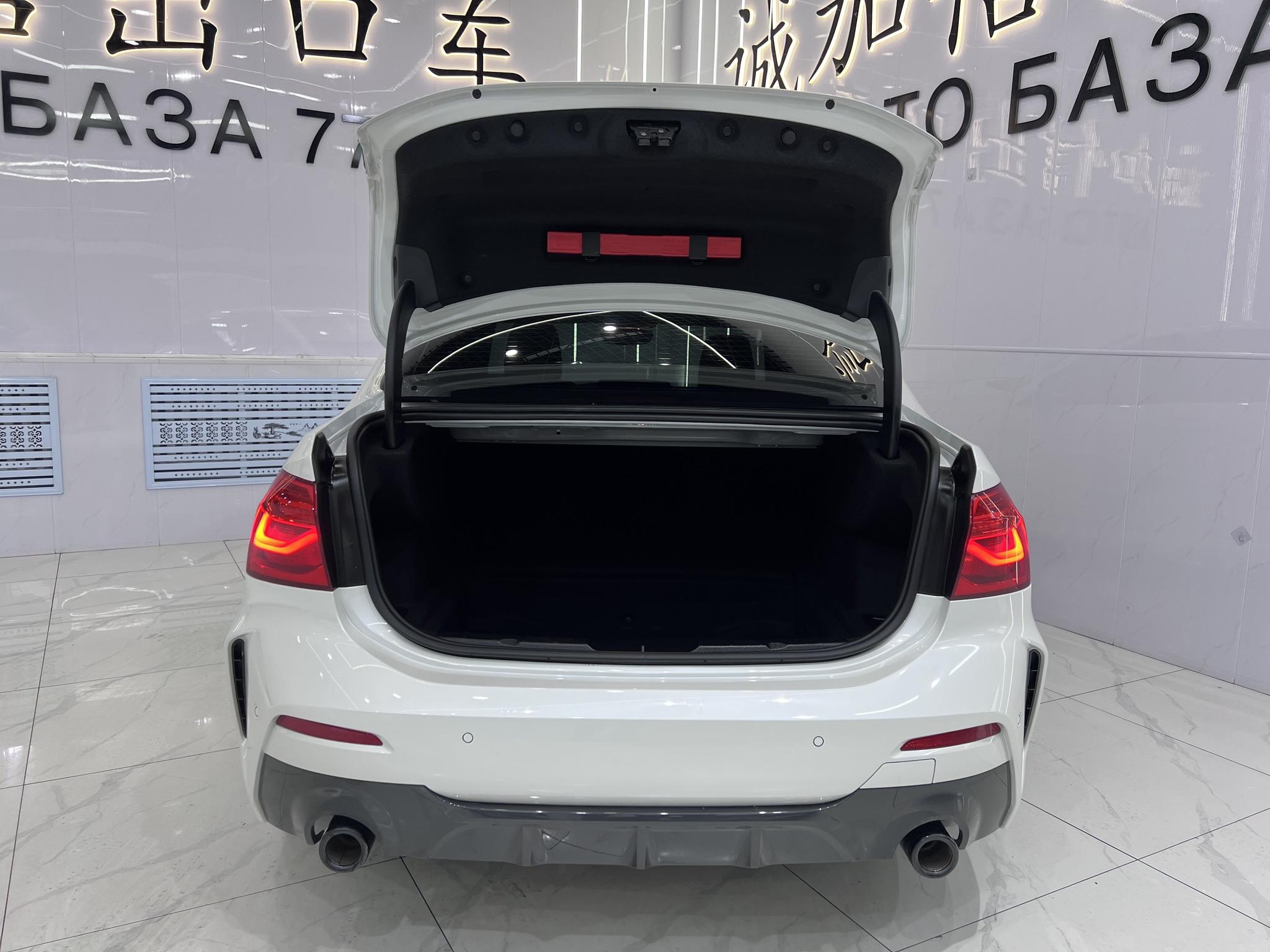 BMW 1 Series 2021, фото 17
