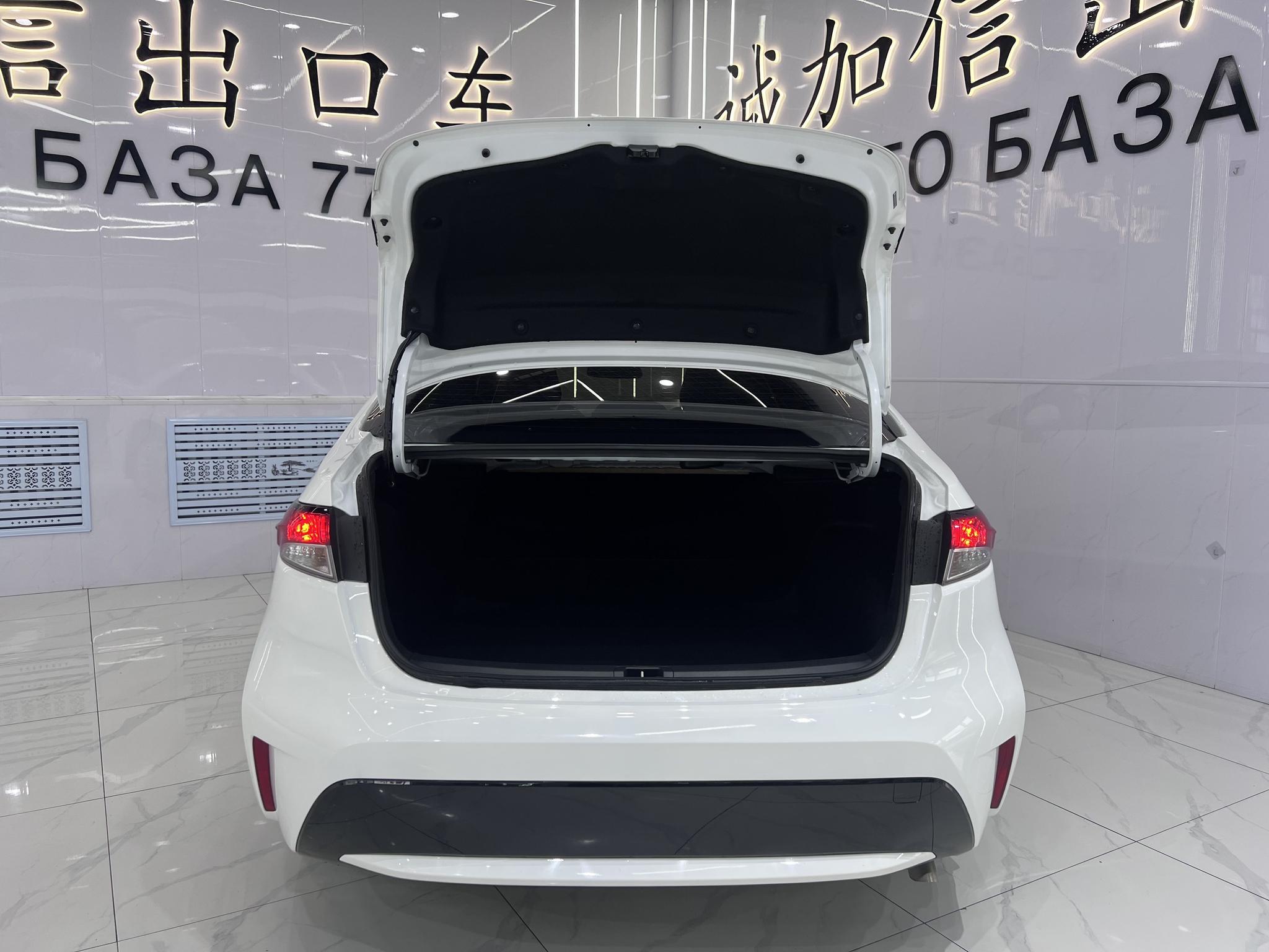 Toyota Corolla 2022, фото 17