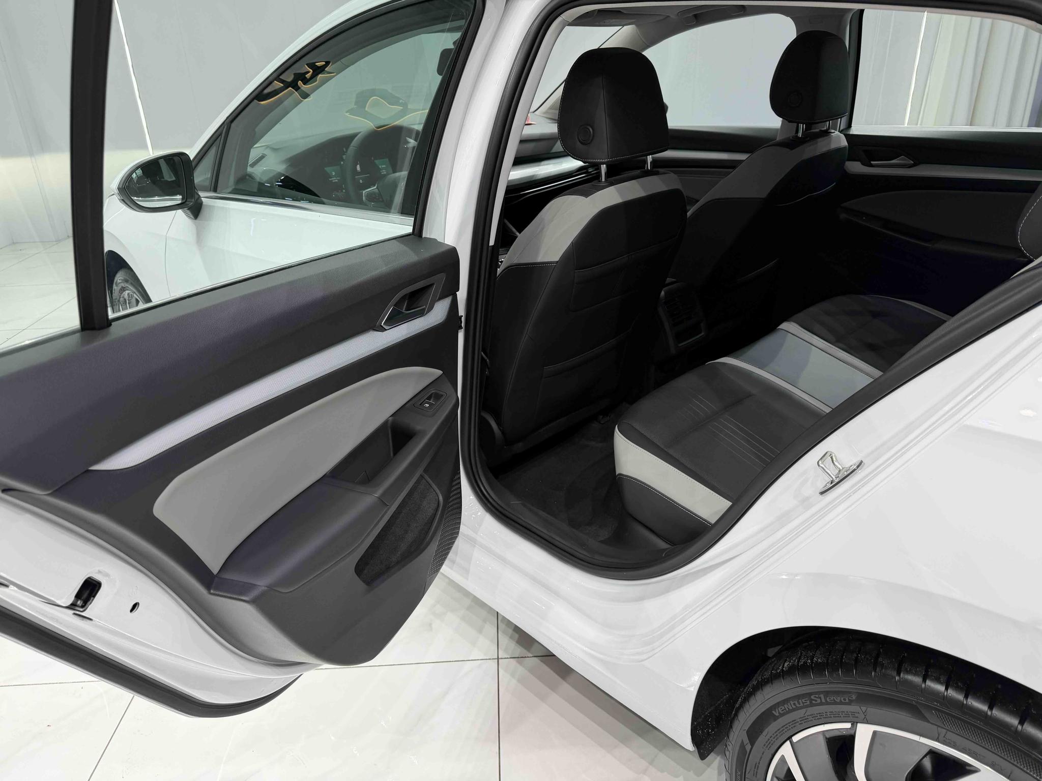 Volkswagen Golf 2023, фото 15