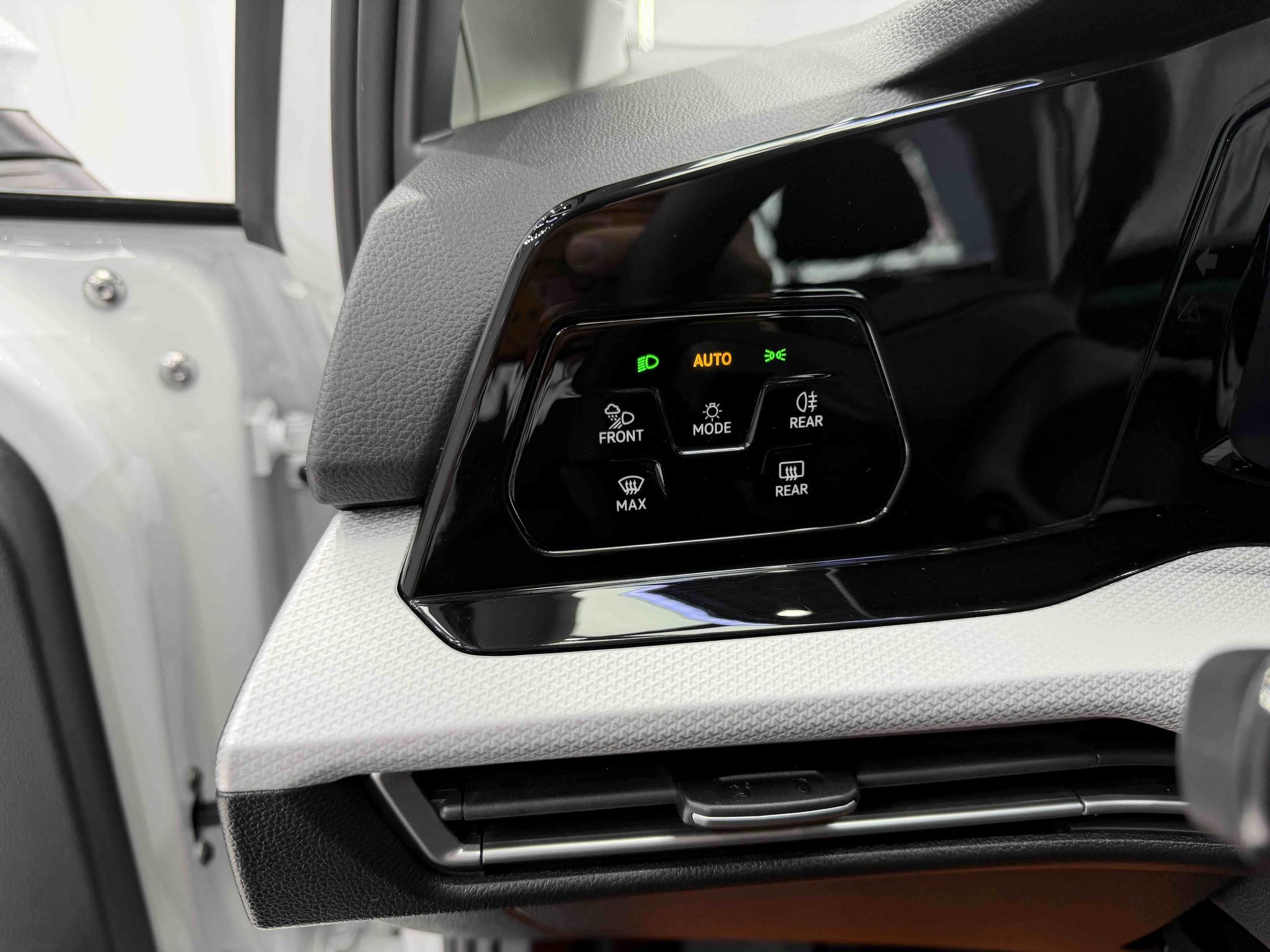 Volkswagen Golf 2023, фото 16