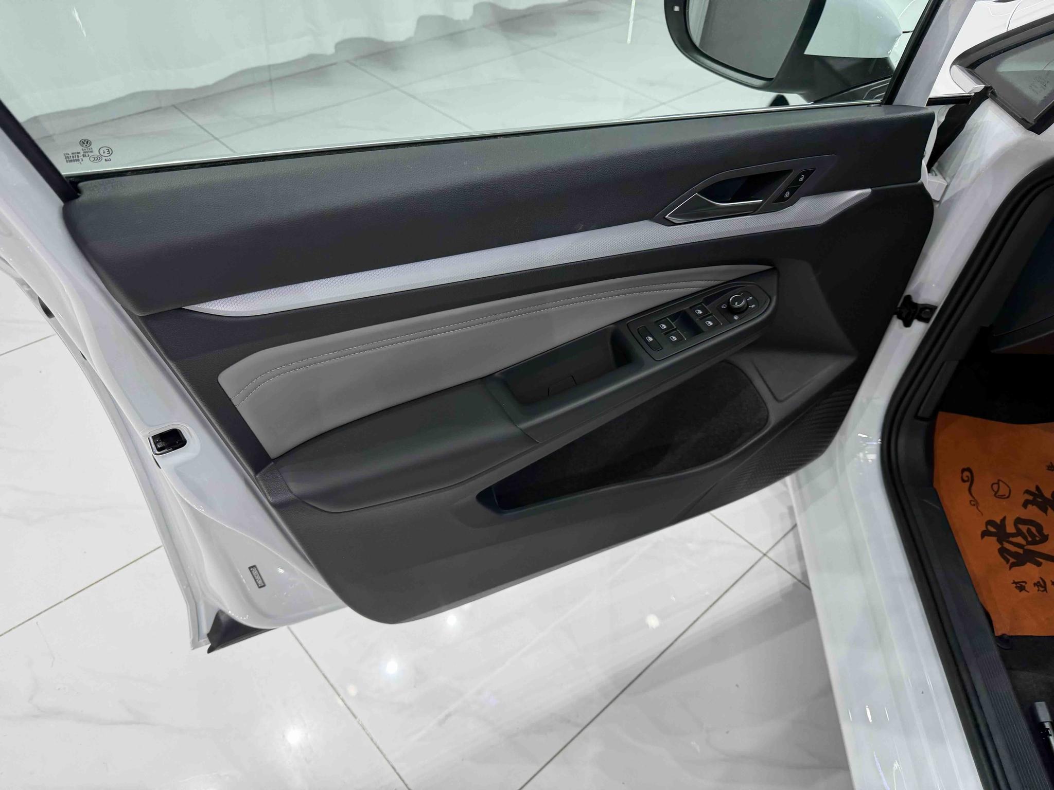Volkswagen Golf 2023, фото 17