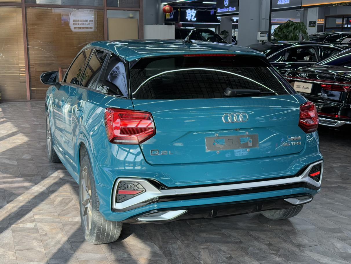 Audi Q2L 2022, фото 5
