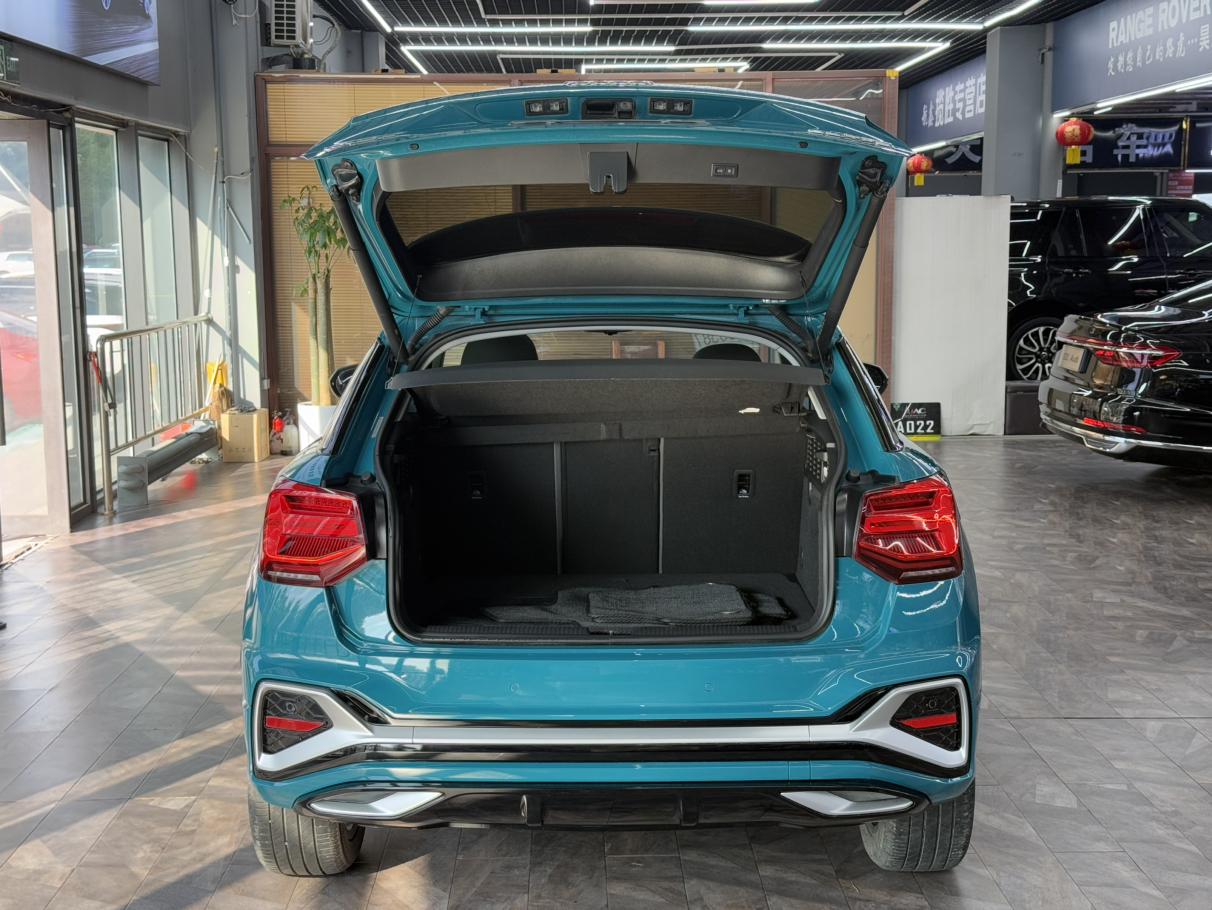 Audi Q2L 2022, фото 6