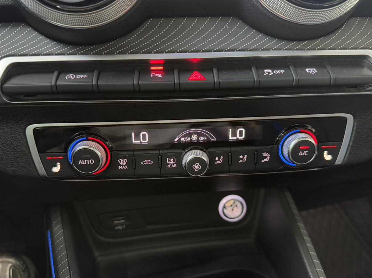 Audi Q2L 2022, фото 16
