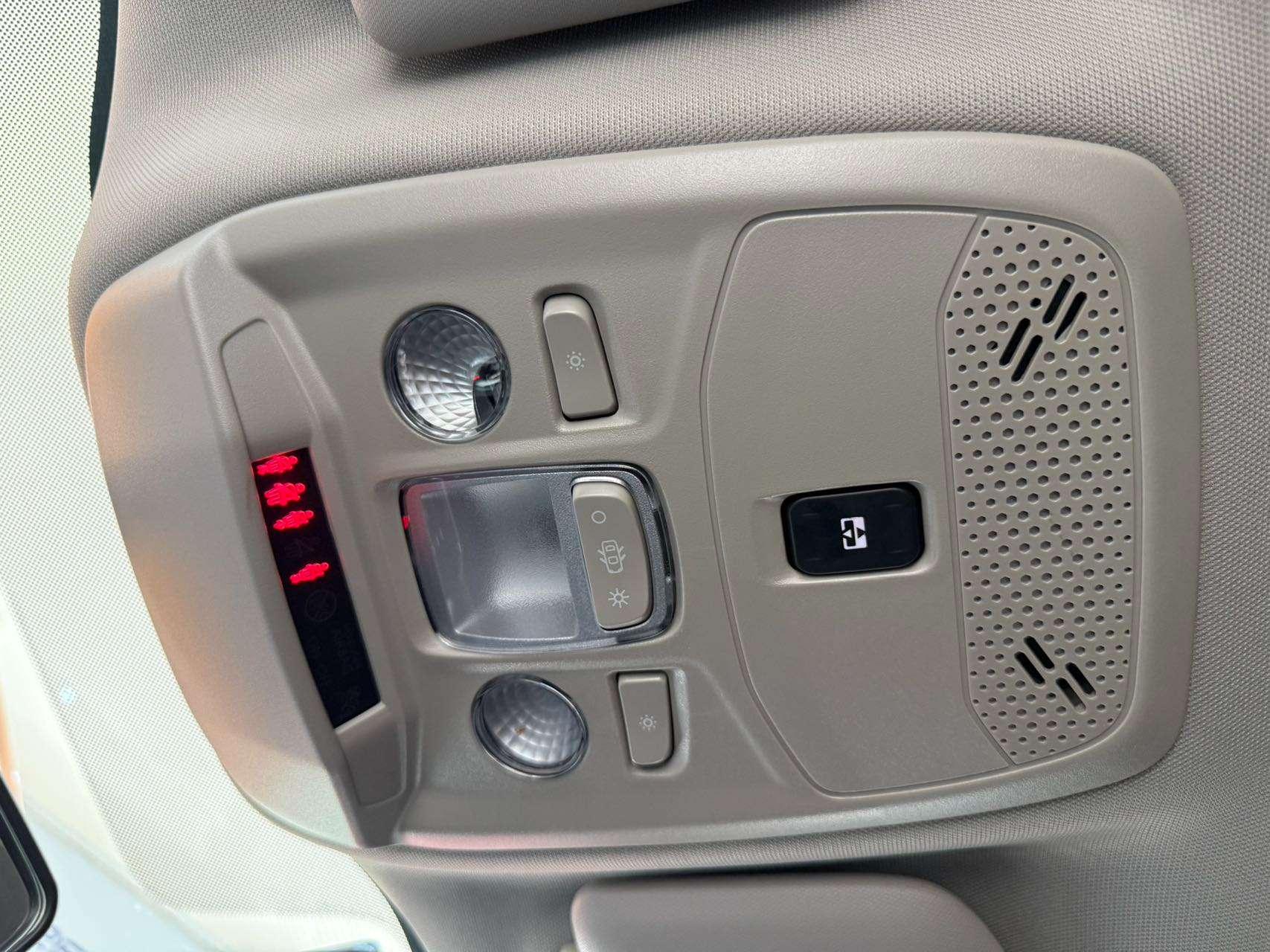Peugeot 2008 2022, фото 14