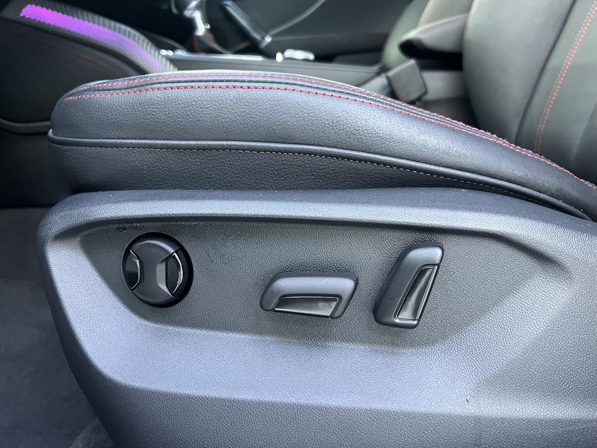 Audi Q2L 2022, фото 6