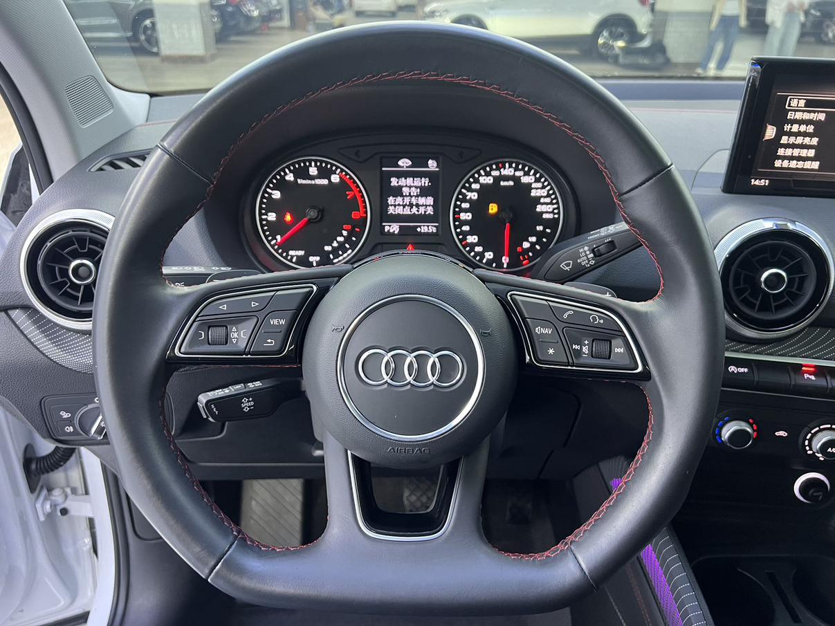 Audi Q2L 2022, фото 7