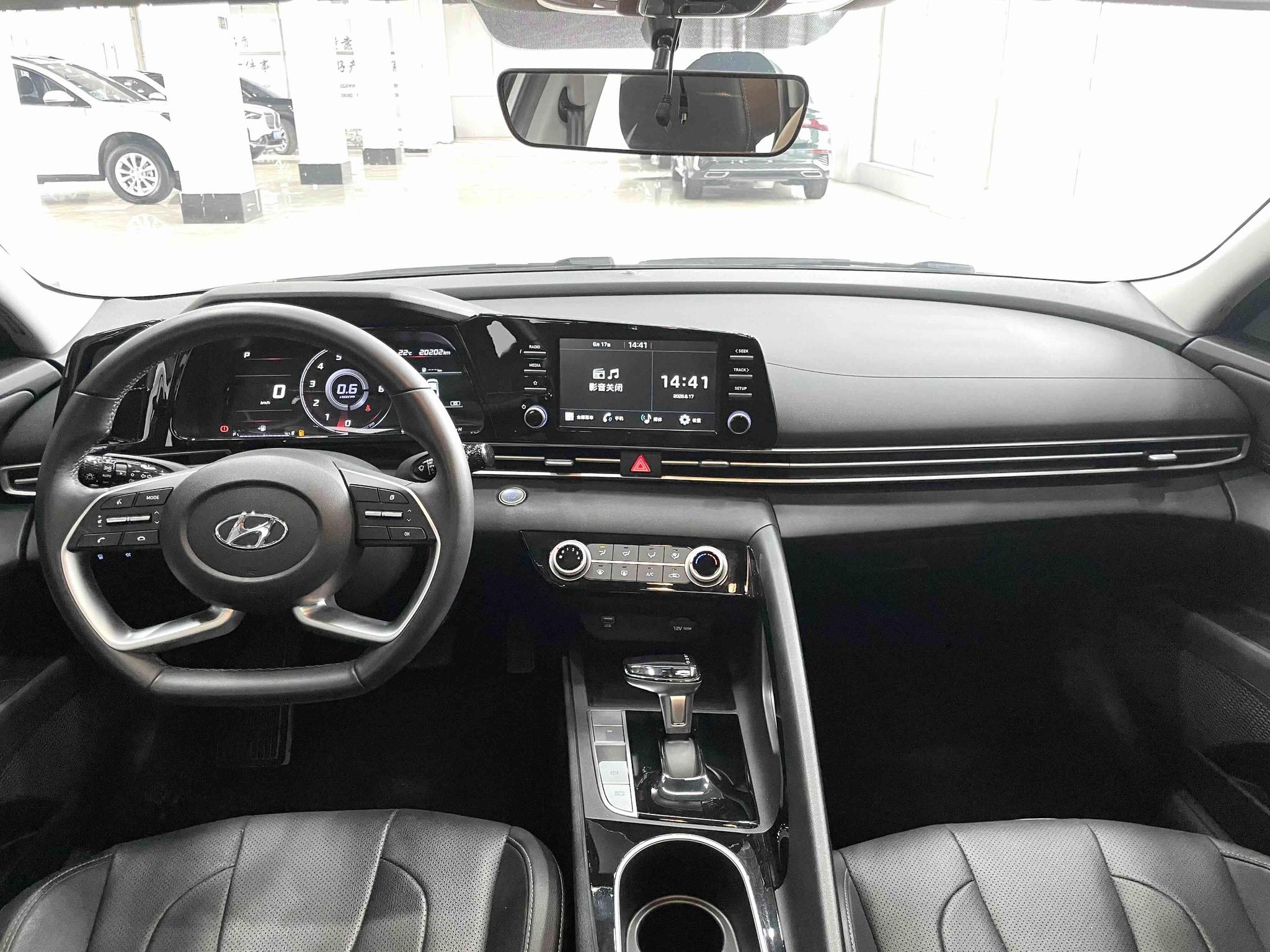 Hyundai Elantra 2022, фото 15