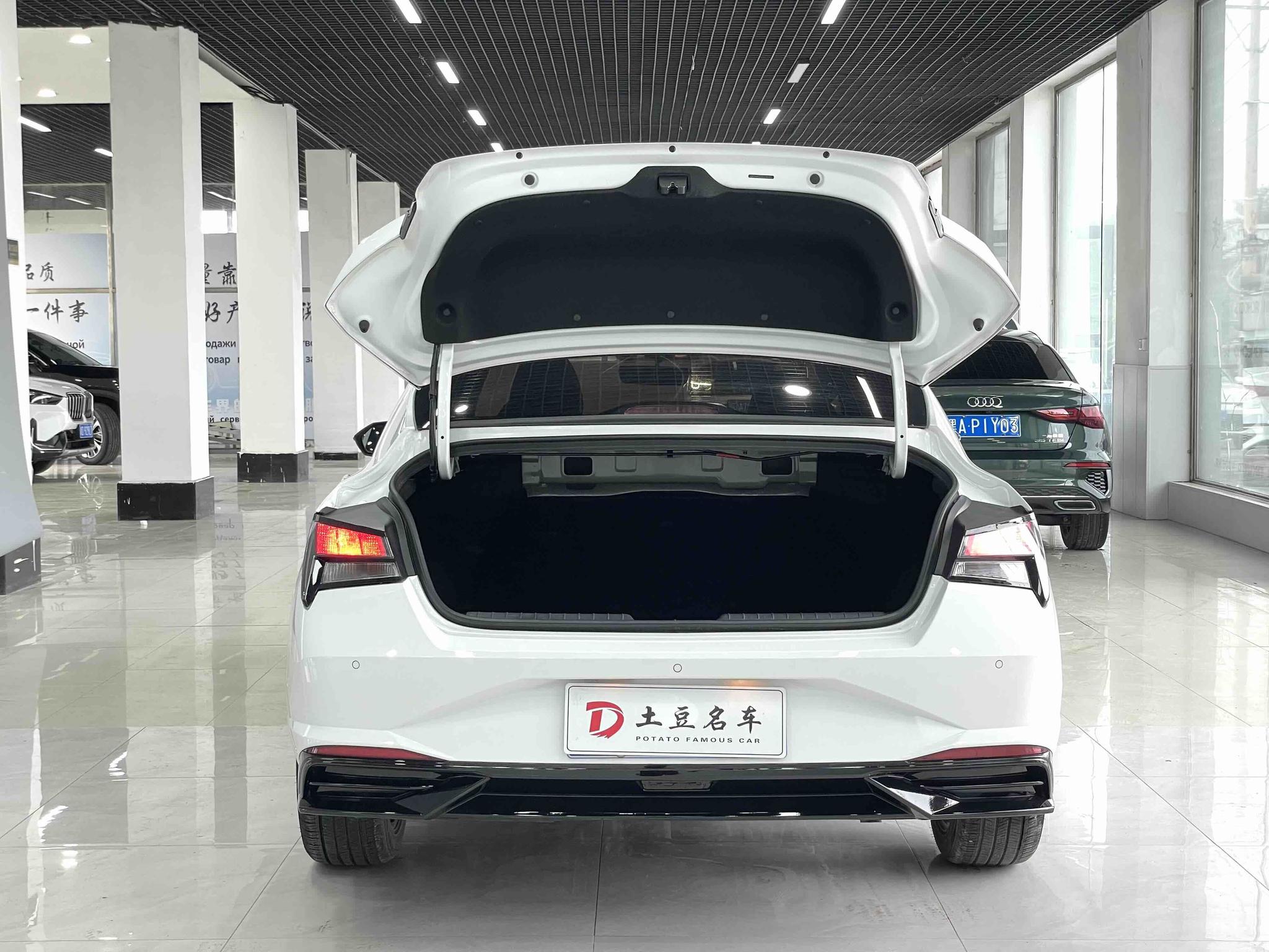 Hyundai Elantra 2022, фото 17