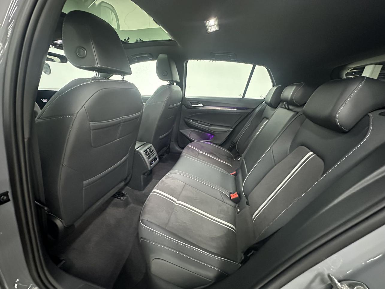 Volkswagen Golf 2023, фото 9