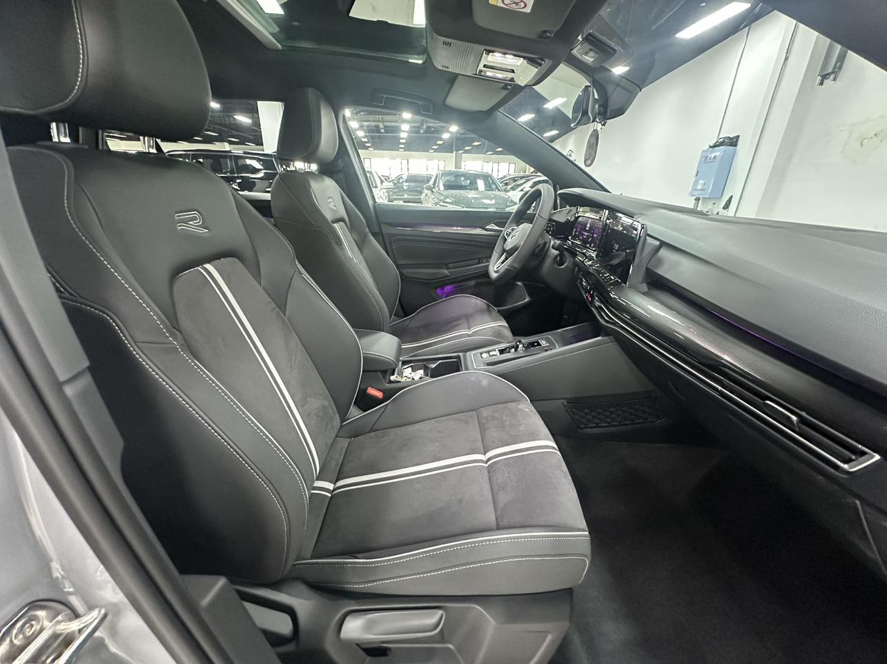 Volkswagen Golf 2023, фото 11