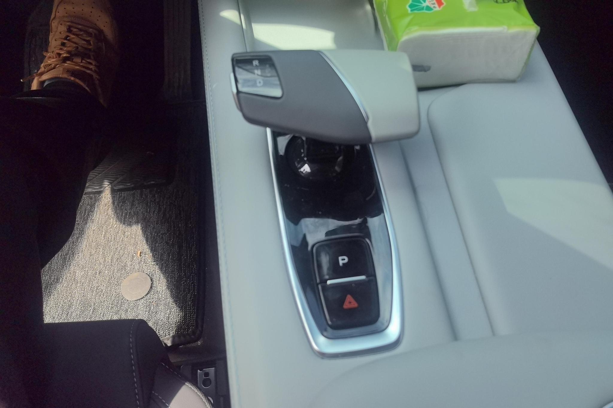Changan UNI-Z PHEV 2025, фото 16
