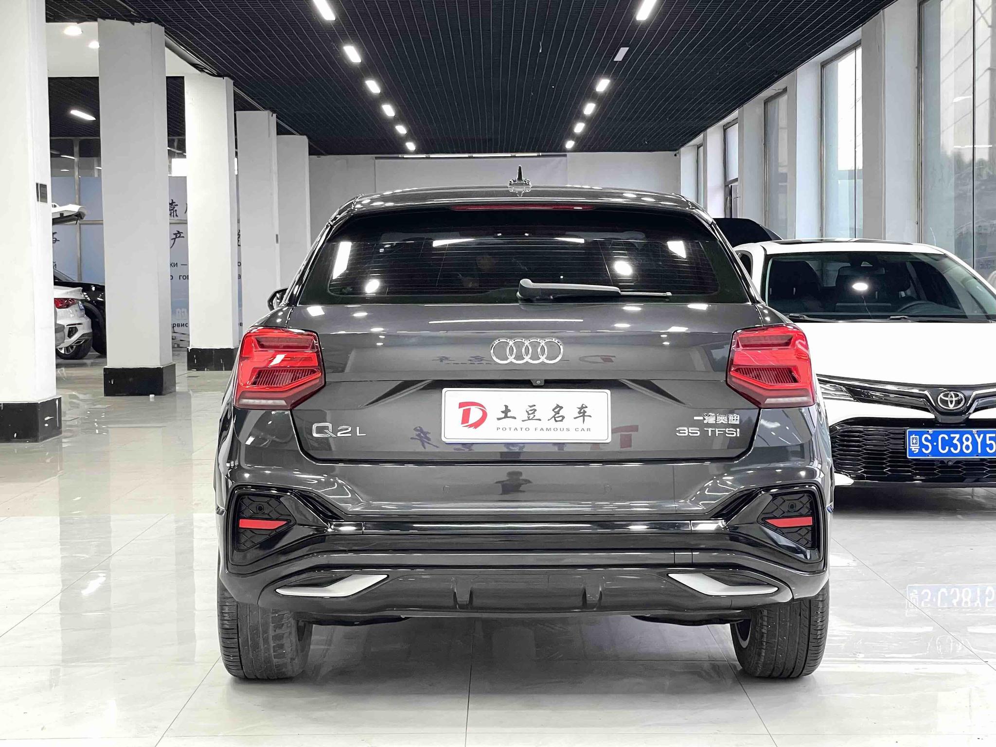 Audi Q2L 2022, фото 5