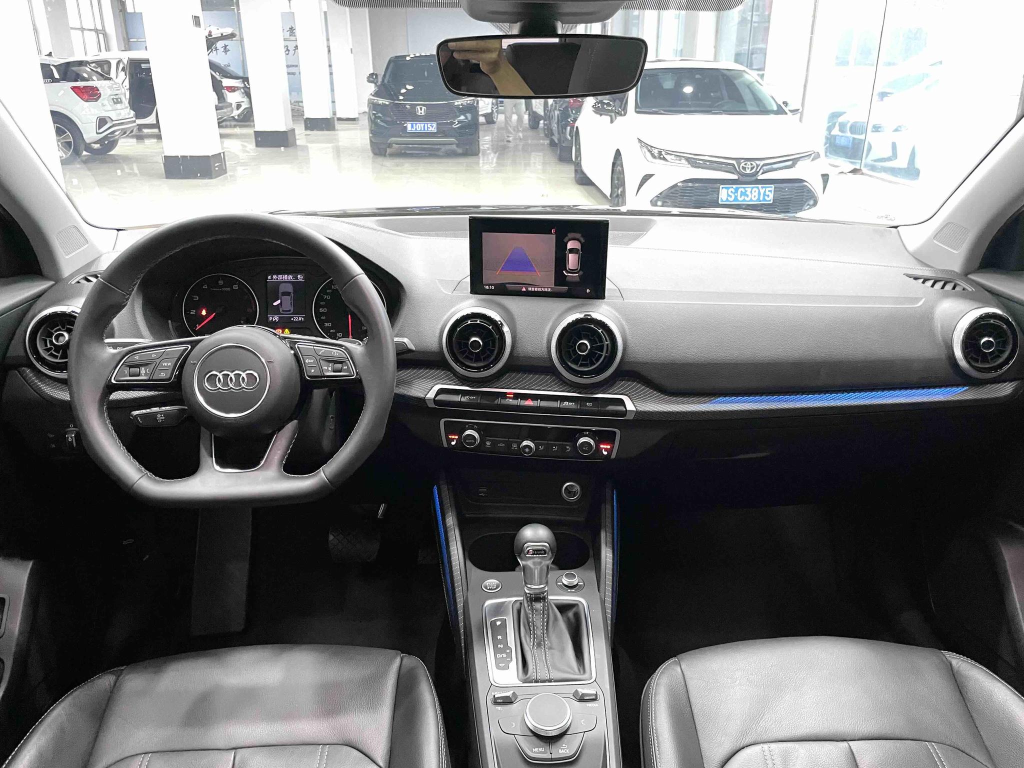 Audi Q2L 2022, фото 9