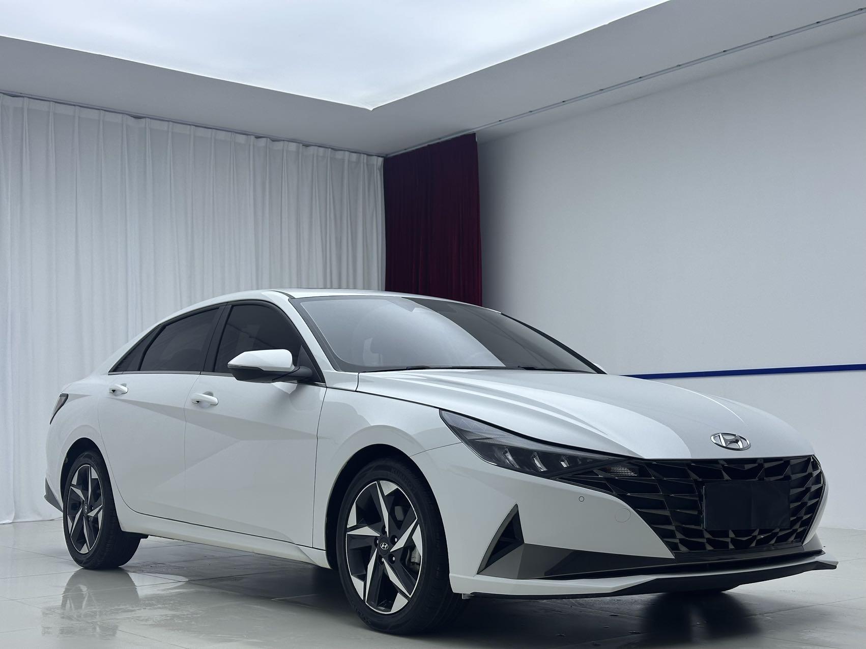 Hyundai Elantra 2022, фото 3