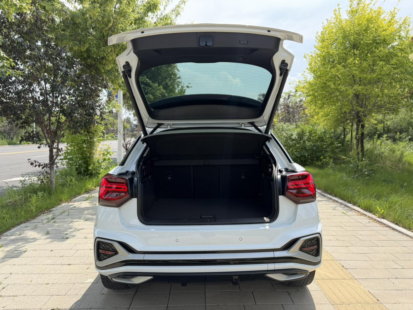 Audi Q2L 2022, фото 15