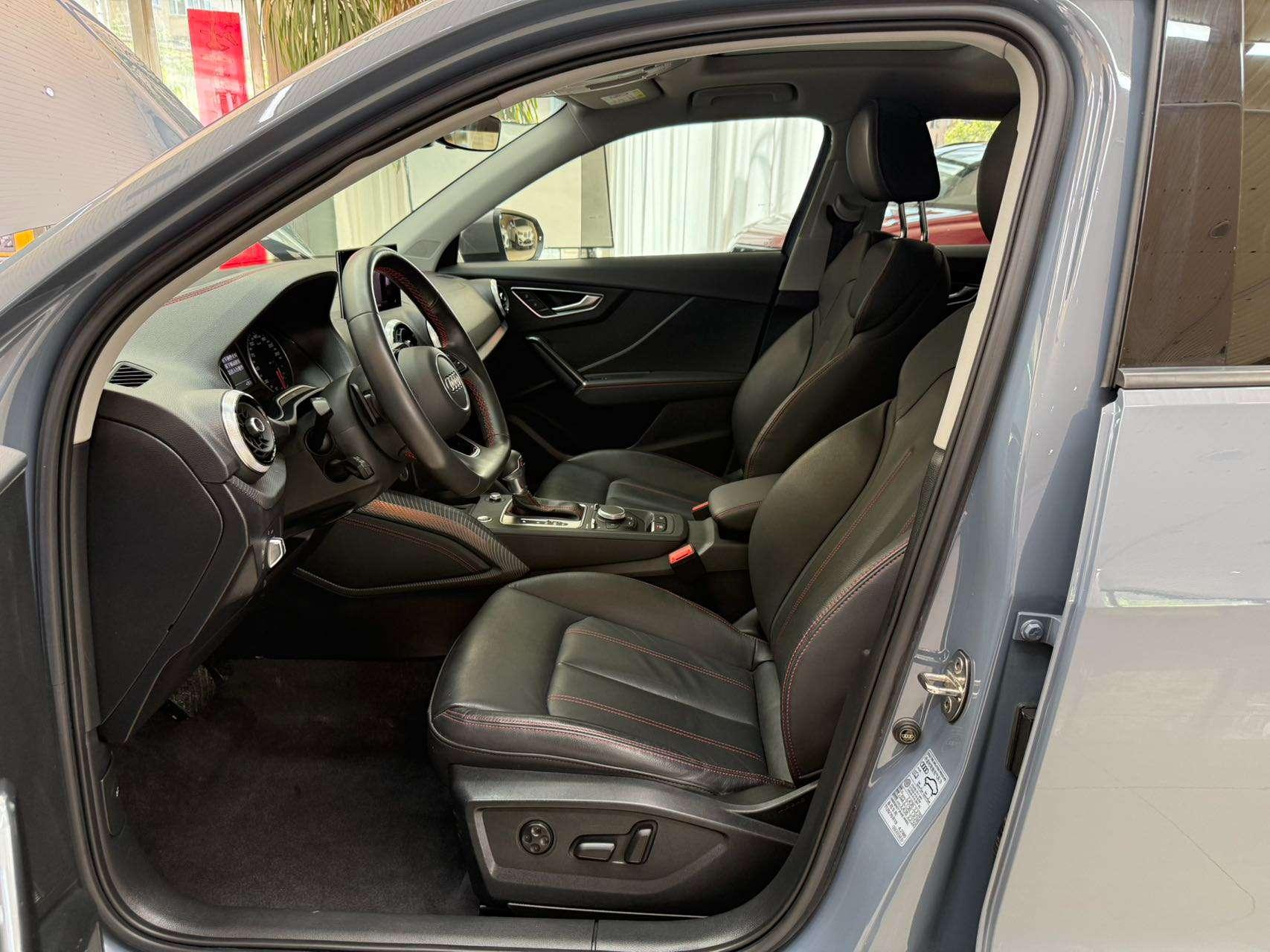 Audi Q2L 2022, фото 16