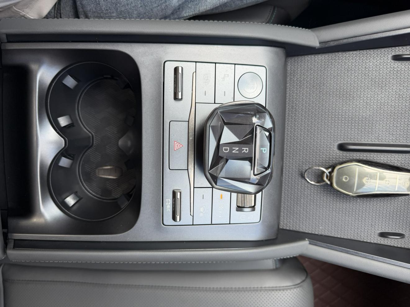 BYD Qin L DM 2024, фото 17