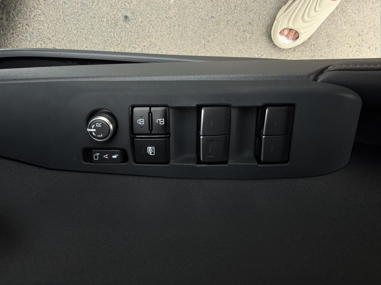 Toyota Camry 2024, фото 15
