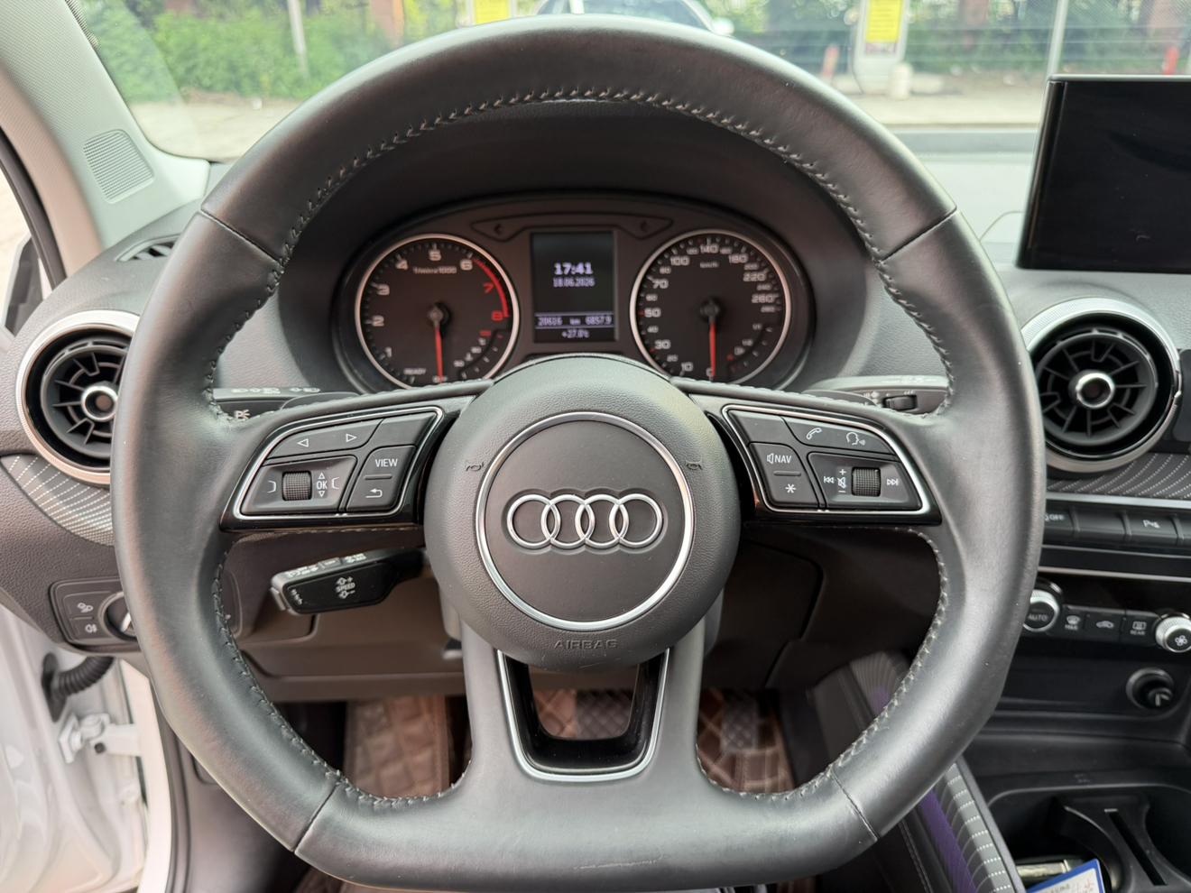 Audi Q2L 2022, фото 16