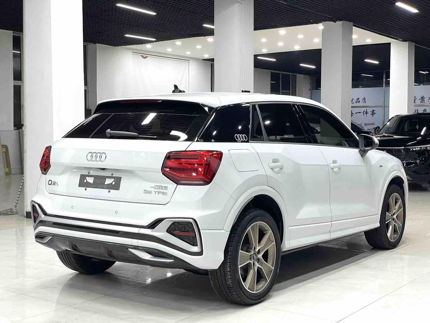 Audi Q2L 2022, фото 6