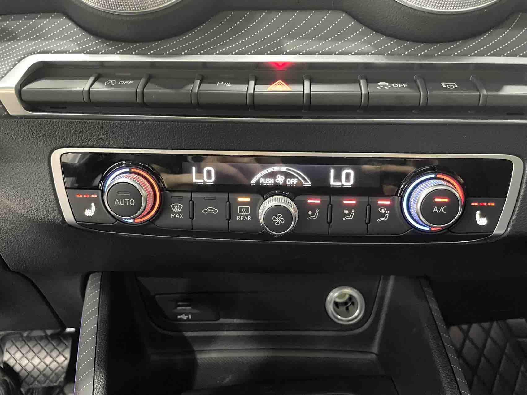 Audi Q2L 2022, фото 16