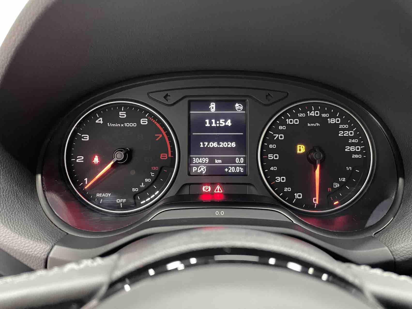 Audi Q2L 2022, фото 17