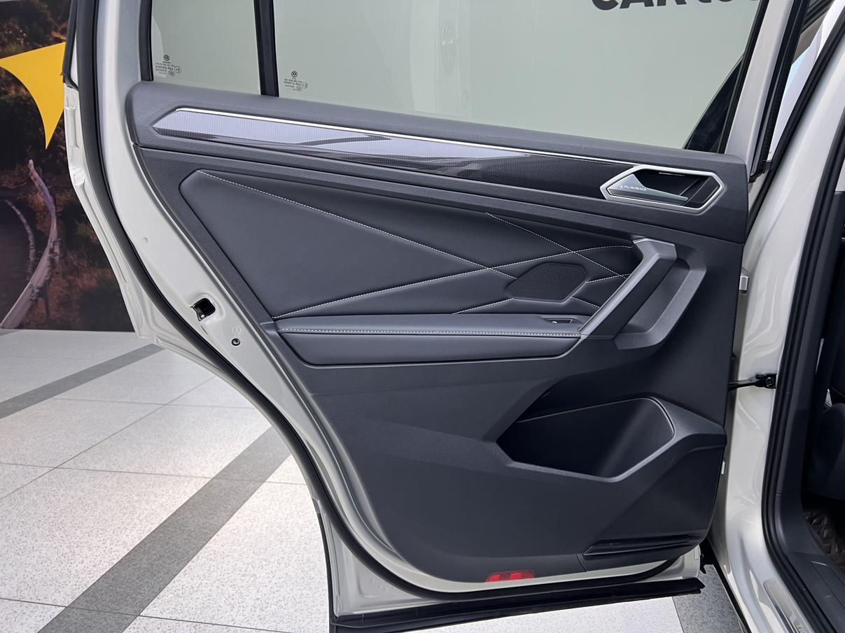 Volkswagen Tiguan 2023, фото 16