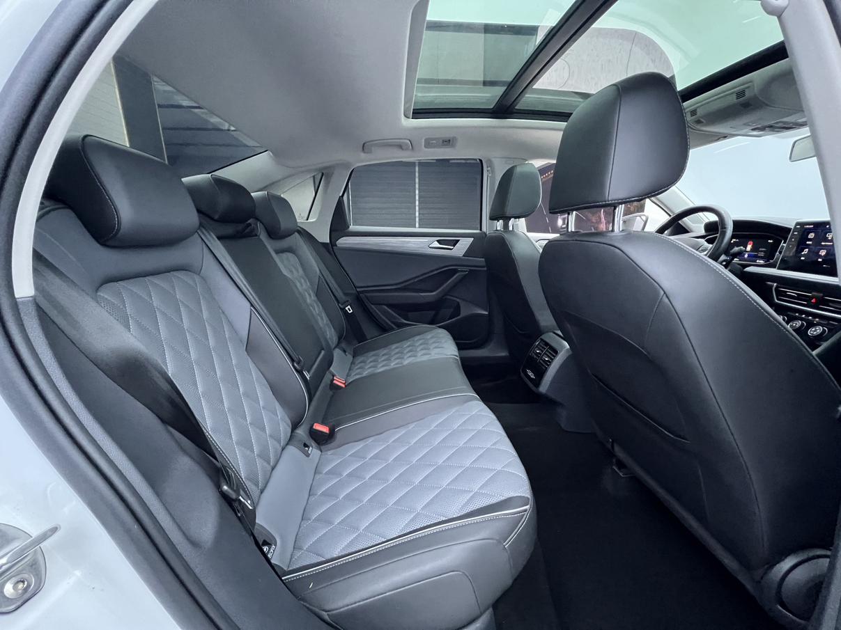 Volkswagen Jetta 2023, фото 16