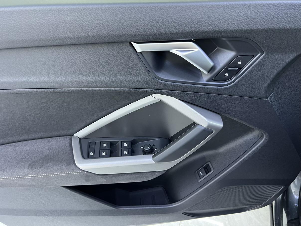 Audi Q3 2023, фото 4