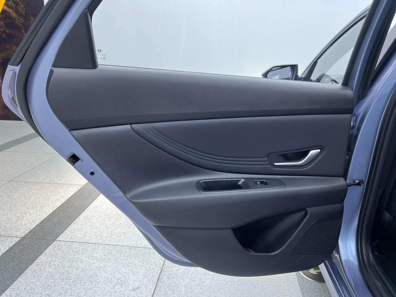 Hyundai Elantra 2023, фото 15
