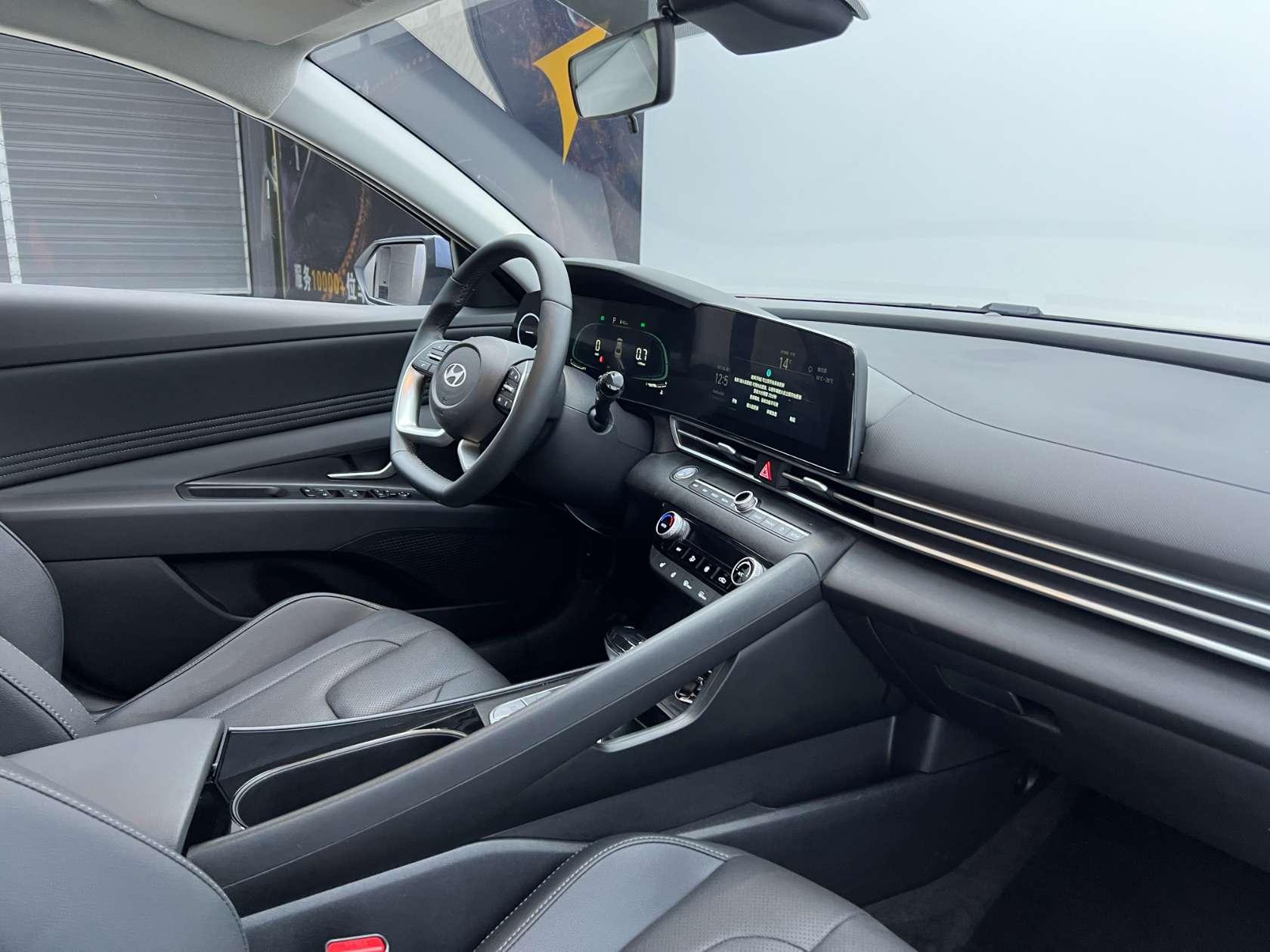 Hyundai Elantra 2023, фото 16