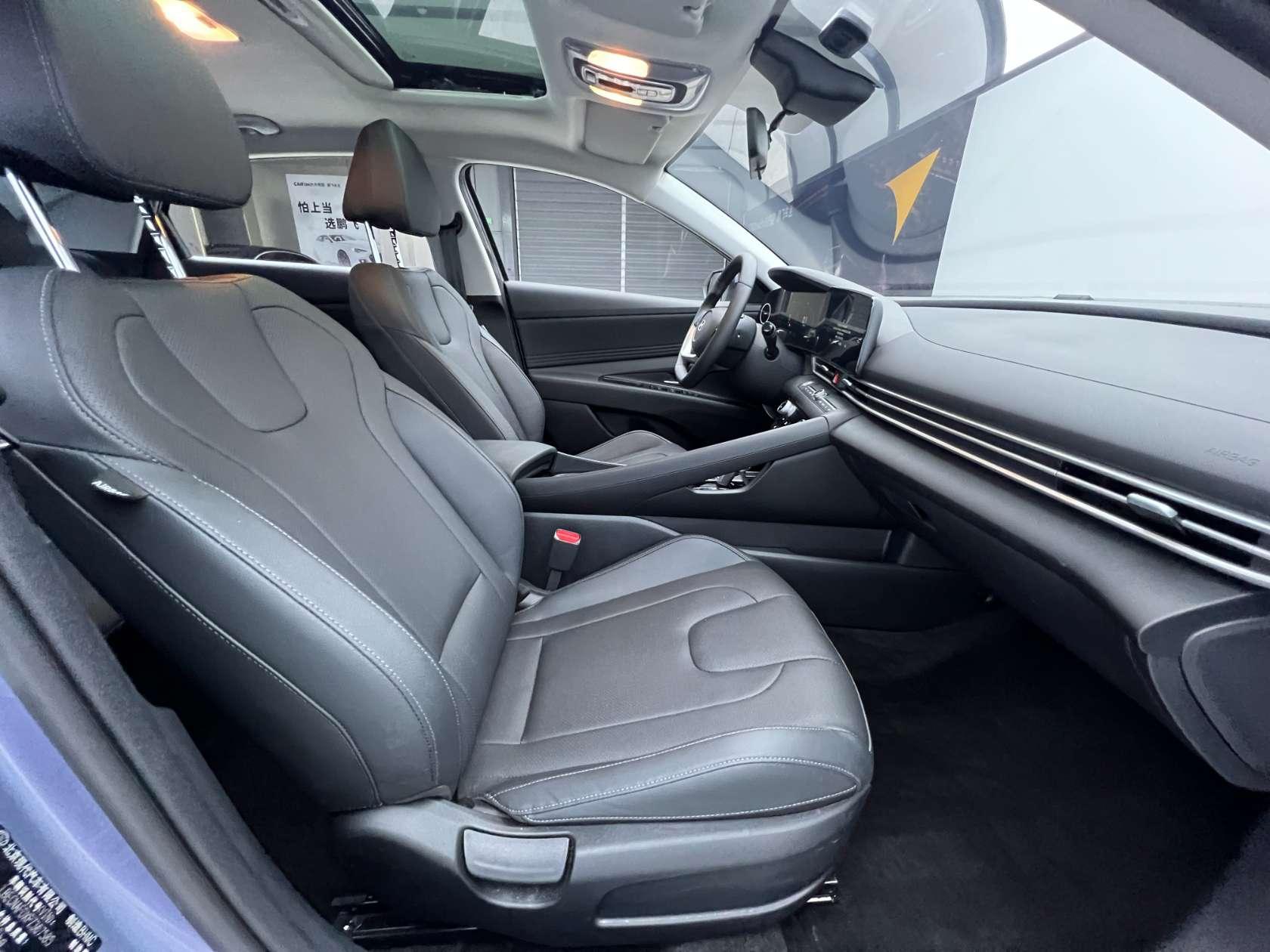 Hyundai Elantra 2023, фото 17