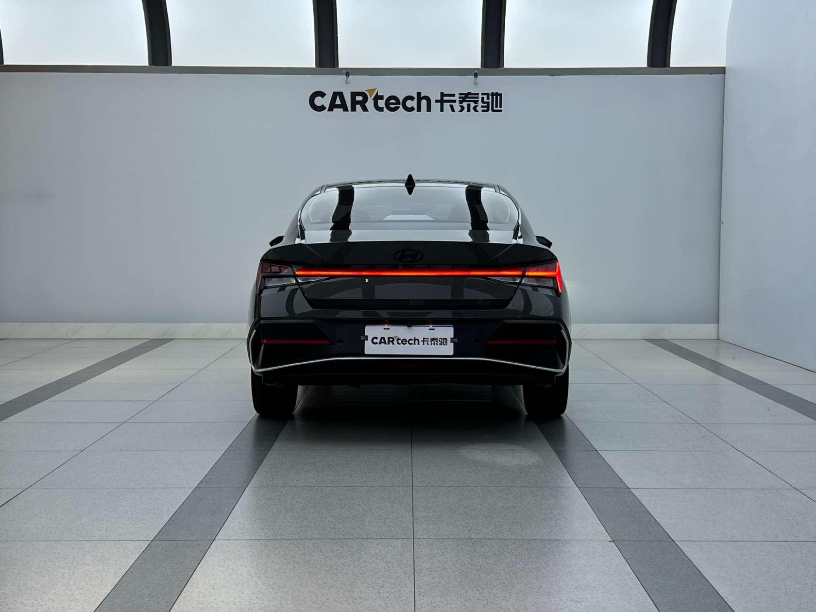 Hyundai Elantra 2023, фото 3