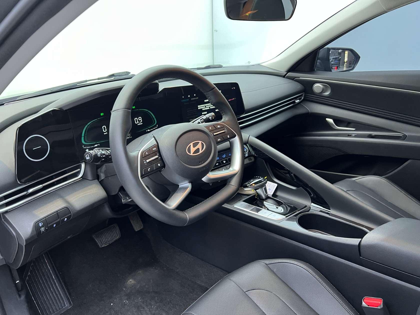Hyundai Elantra 2023, фото 7