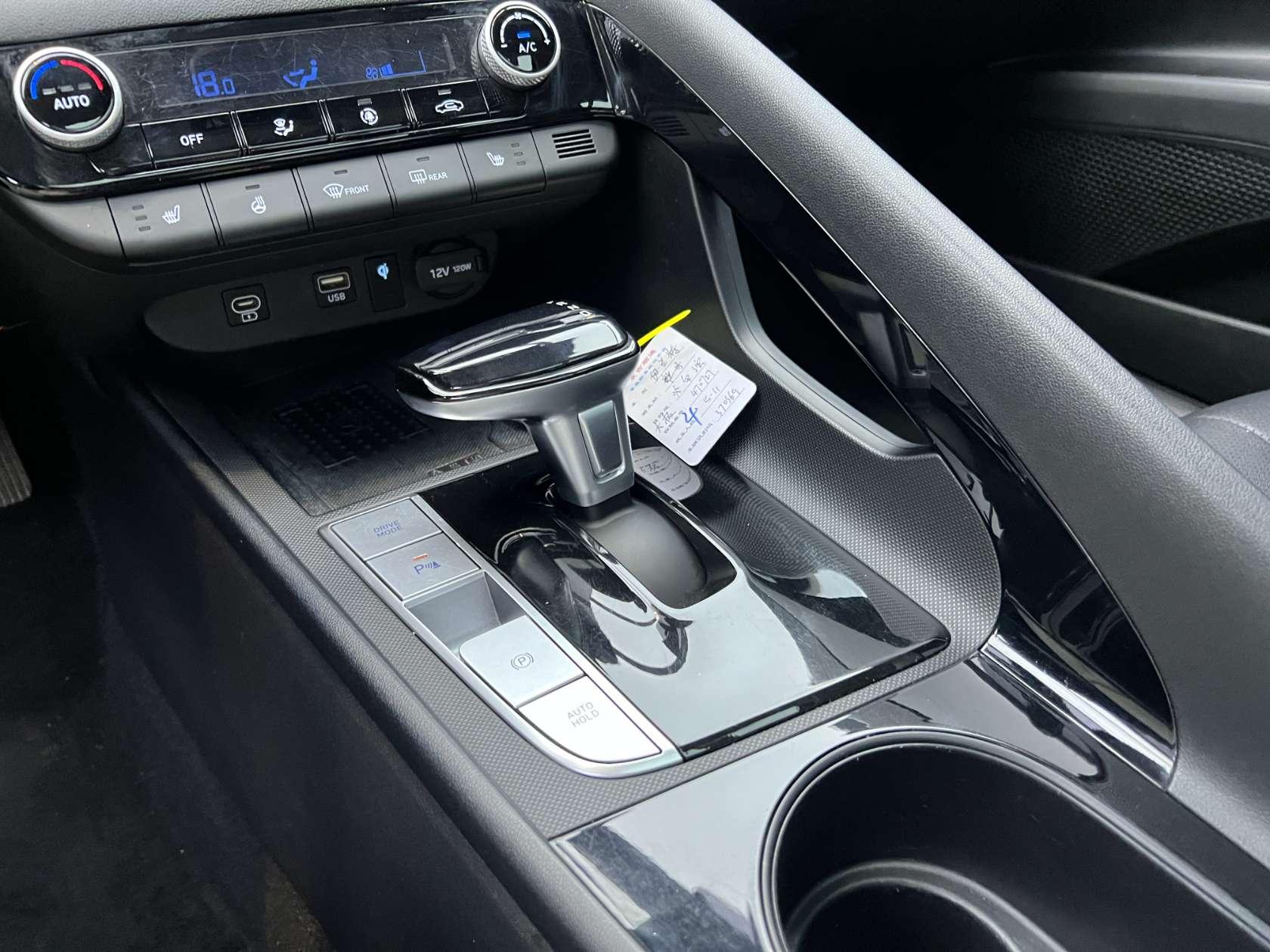 Hyundai Elantra 2023, фото 10