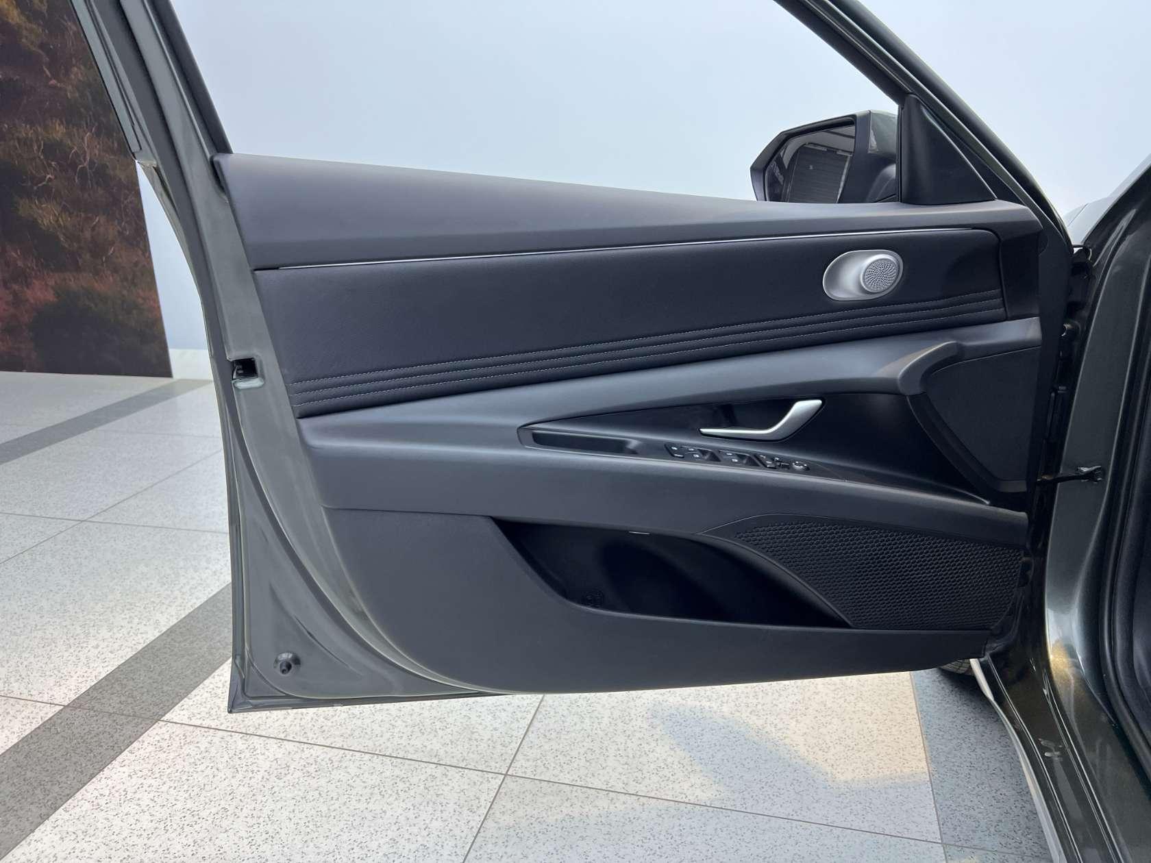 Hyundai Elantra 2023, фото 12