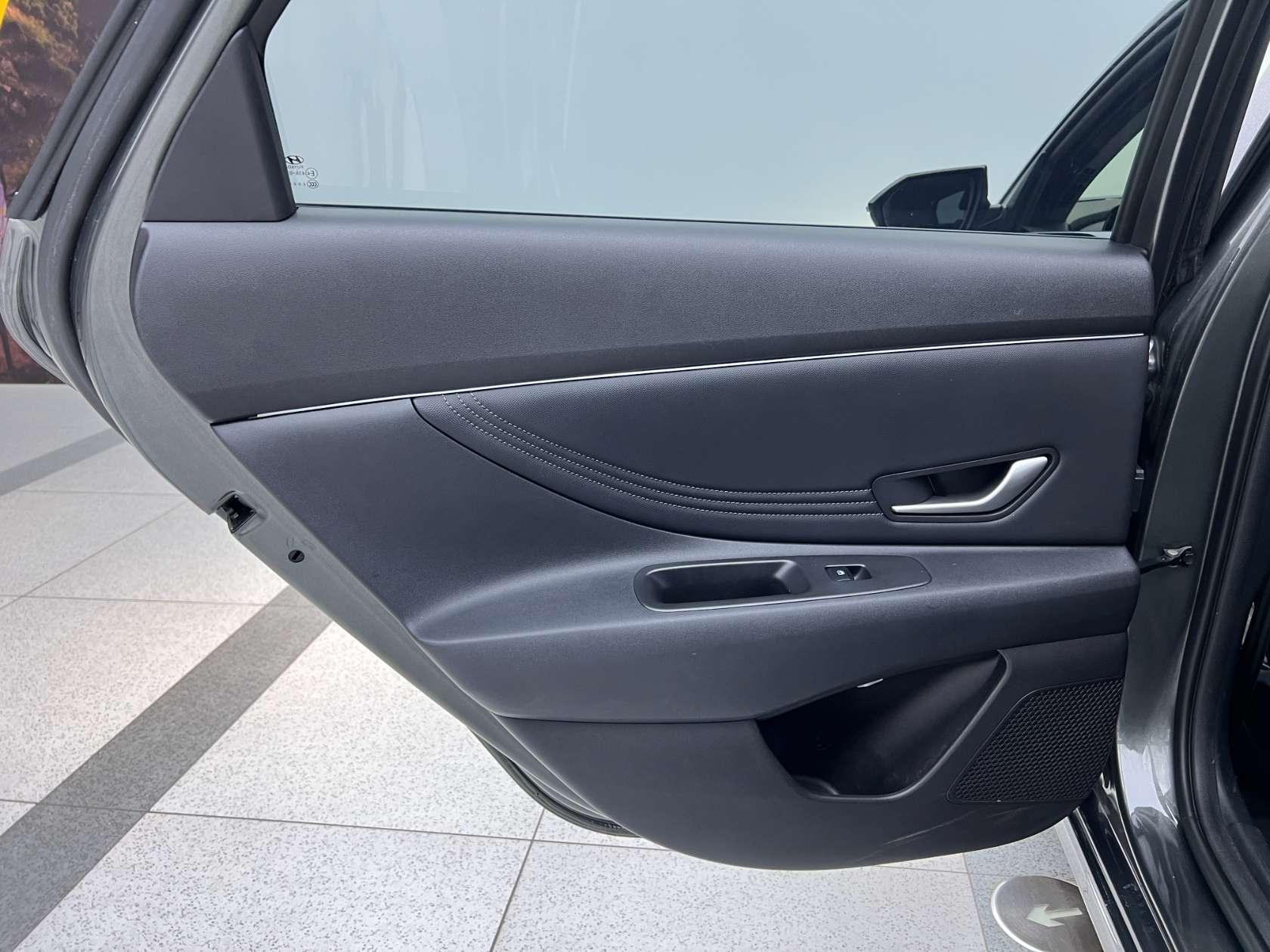 Hyundai Elantra 2023, фото 13
