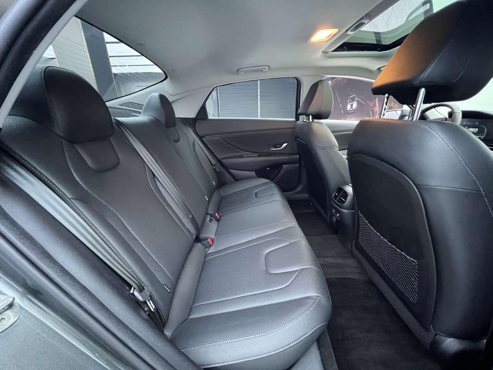 Hyundai Elantra 2023, фото 14